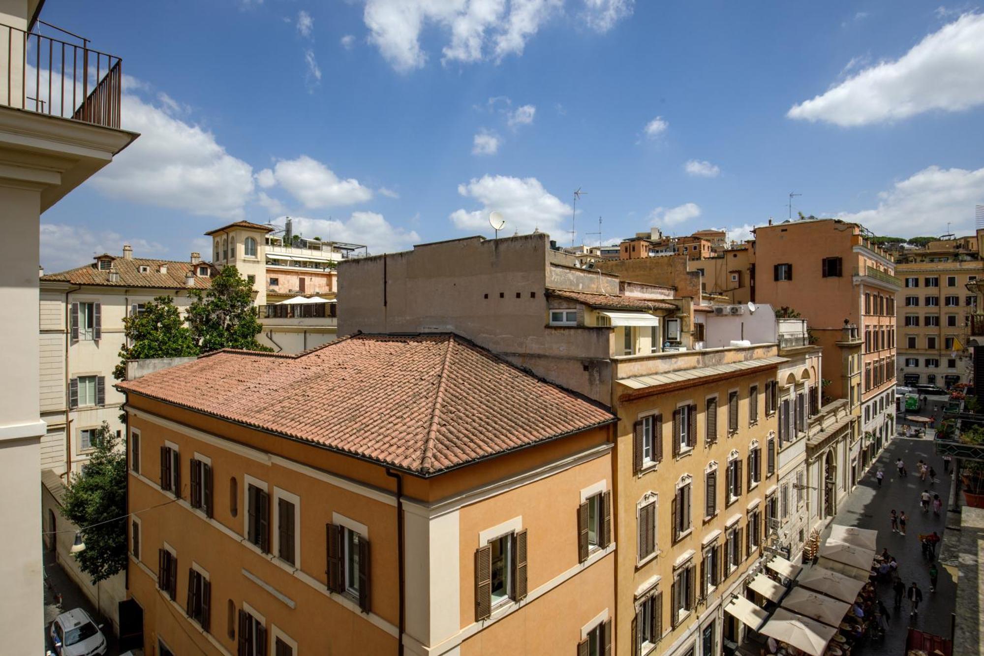 The Right Place 4U Mario De Fiori Apartment — Photos 3